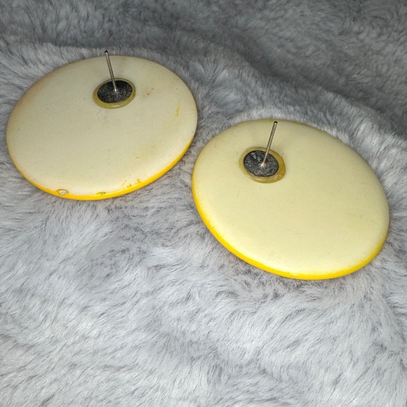 Vintage Yellow Polka Dot Earrings 💰FREE WHEN BUNDLED💰 - Picture 3 of 3
